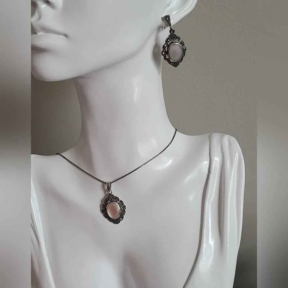 Vintage Grey Marcasite Crystal Shell Pearl Centre Pendant Necklace - Picture 6 of 12